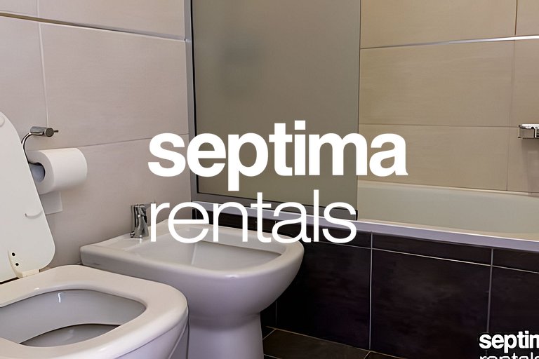 Amplia oficina comercial con acceso controlado